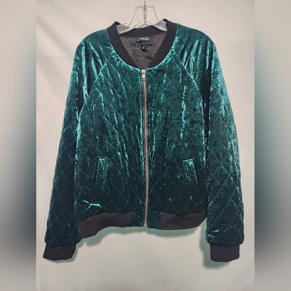Torrid Green Crush Velvet Crop Bomber Jacket Quilted. Zip. Size 3X , 22/24.
